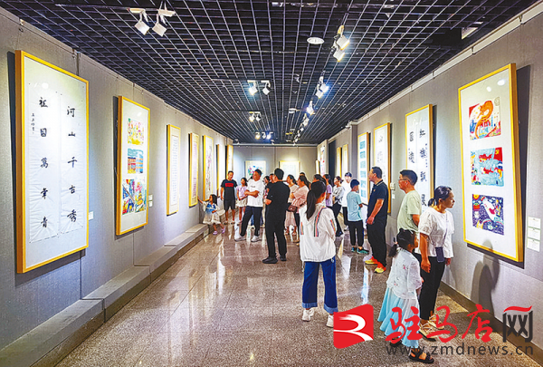 驻马店市举办庆“六一”少儿美术书法作品展(图1)